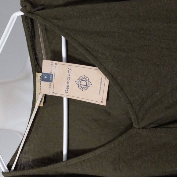 Democracy front knot top - Picture 3 of 3